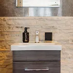 Daire Old Town Room, Private Bathroom - A Tallinn
