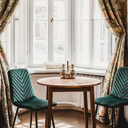 Old Town Room, Private Bathroom - A 아파트 *