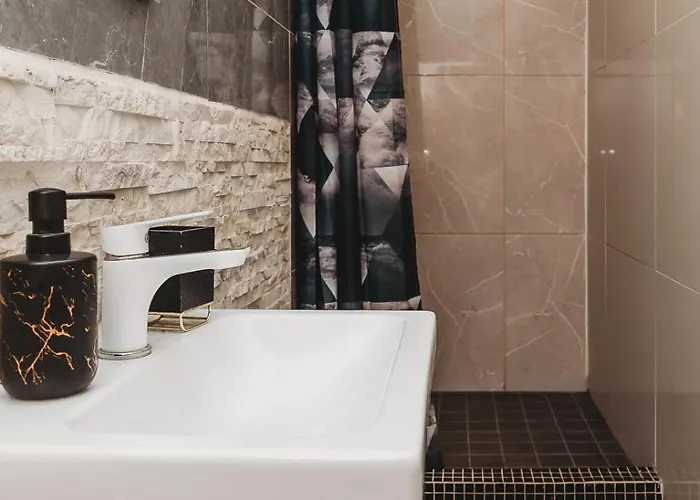 Old Town Room, Private Bathroom - A Apartman *