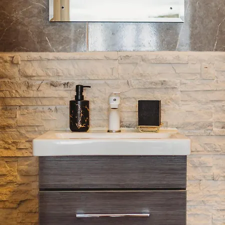 Daire Old Town Room, Private Bathroom - A Tallinn